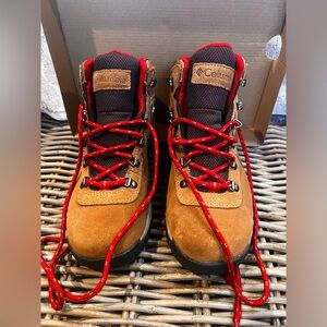 Columbia new never worn waterproof hiking boots size 8.5